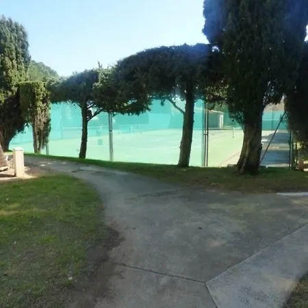 Tennis Village 13 *